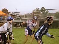 J&ouml;rg von de Fenn. Blinder Inlineskater bei den Deutschen Bahnmeisterschaften f&uuml;r Blinde und Sehbehinderte im Speedskating 2007 in N&uuml;rnberg. Sein Begleitl&auml;ufer ist Norbert Einsle. Bild 3