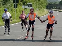 J&ouml;rg von de Fenn. Blinder Inlineskater bei den Deutschen Bahnmeisterschaften f&uuml;r Blinde und Sehbehinderte im Speedskating Autobahn-Marathon 2008 in F&uuml;rth. Sein Begleitl&auml;ufer ist Theo Frommlet. Bild 9