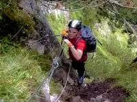 J&ouml;rg von de Fenn. Blinder Bergsteiger erklimmt den Klettersteig Schuastergangl 2010. Bild 4