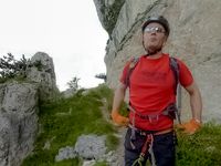 J&ouml;rg von de Fenn. Blinder Bergsteiger erklimmt den Klettersteig Schuastergangl 2010. Bild 7